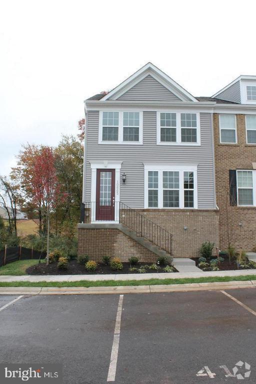 Building Photo - 10665 Hinton Wy