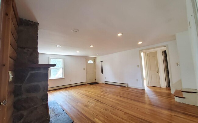 Foto del edificio - 349 Harriman Heights Rd