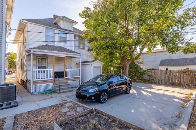 Foto del edificio - 1640 E ST-2