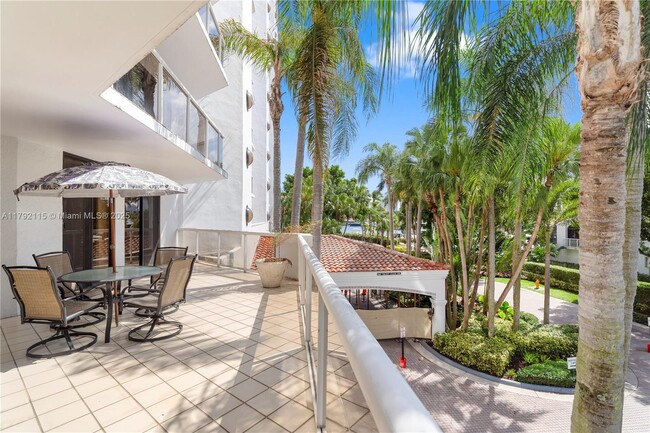 Building Photo - 3610 Yacht Club Dr