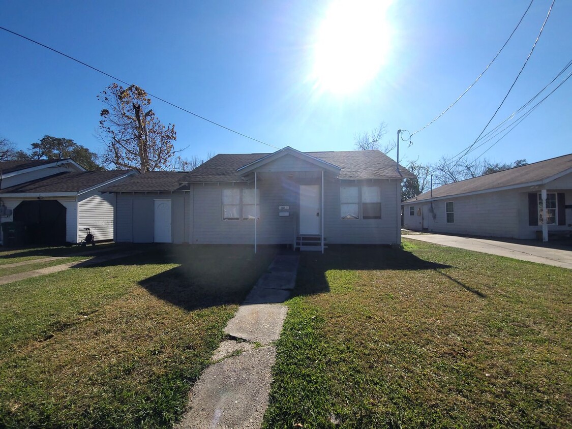 Foto principal - 2/1 Home Central Lake Charles