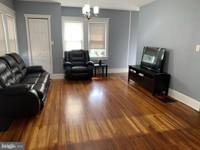 Foto del edificio - 1 br, 1 bath House - 3 Ewingville Rd