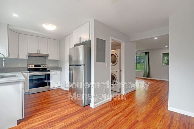 Building Photo - 995 Awaawaanoa Pl