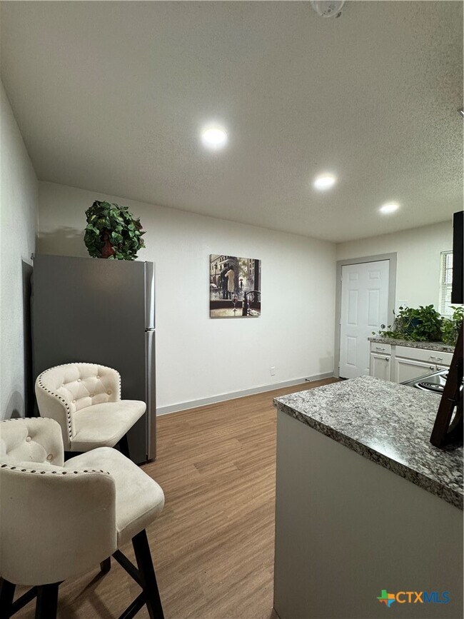 Foto del edificio - 2109 W Avenue B