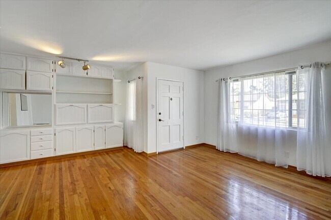 Building Photo - 7813 Toland Ave