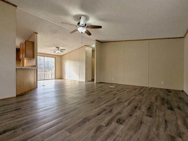 Building Photo - 16432 Hill Country Dr