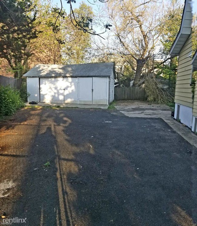 Building Photo - 4 br, 2 bath House - 10 Temple Pl