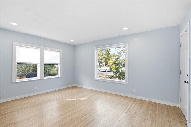 Foto del edificio - 905 E 53rd St