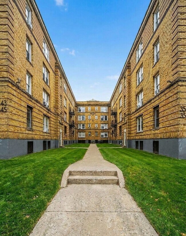 Foto del edificio - 3549 Harvey Ave