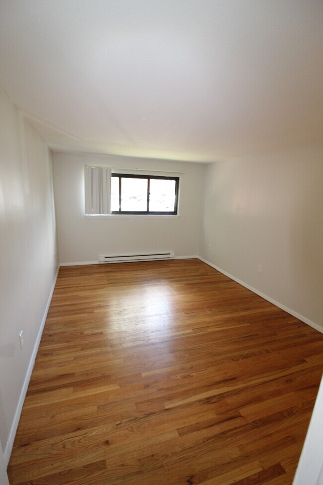 29 Olcott St, Manchester, CT 06040 Apartments in Manchester, CT