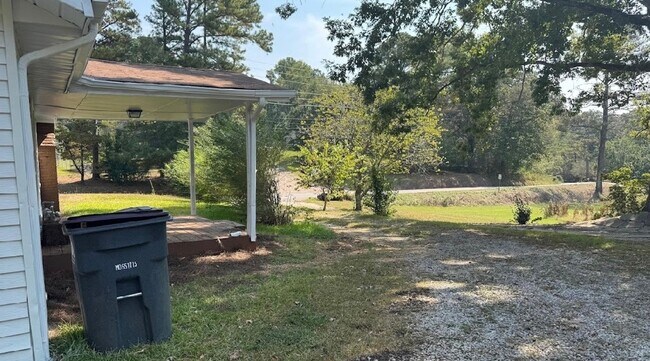 Foto del edificio - Charming 4-Bedroom Home For Rent in Gardendale