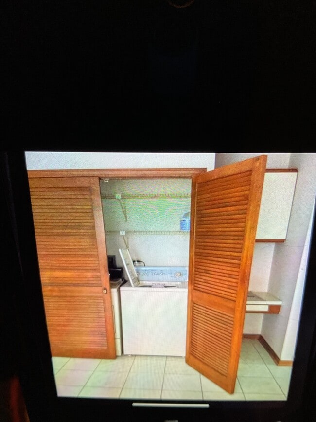 Foto del edificio - 933 S Western Ave