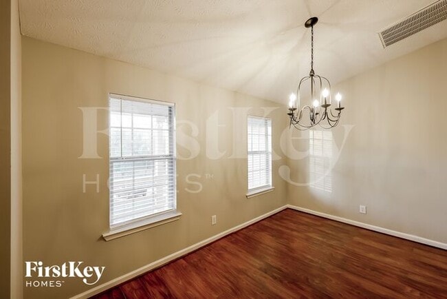 Building Photo - 443 Mountain Crest Dr