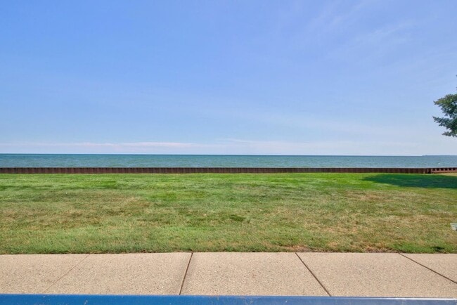 Building Photo - 26070 N Lake Dr