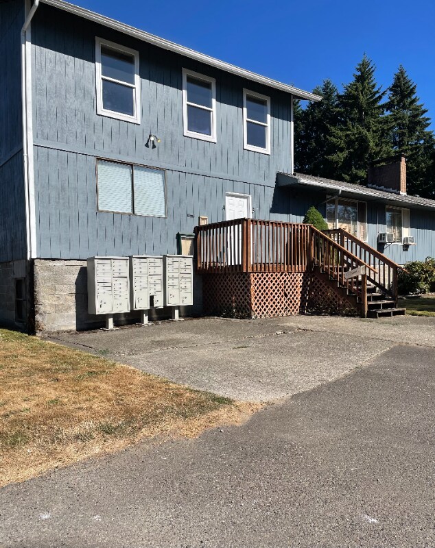 Primary Photo - 1112 Yew St