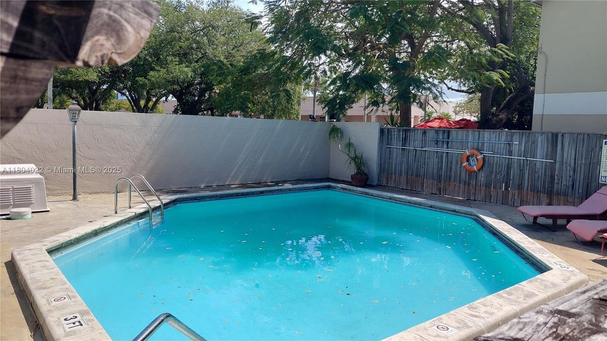 Foto principal - 3188 Bird Ave