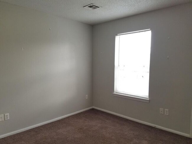 Building Photo - 420 Free Kings Hwy