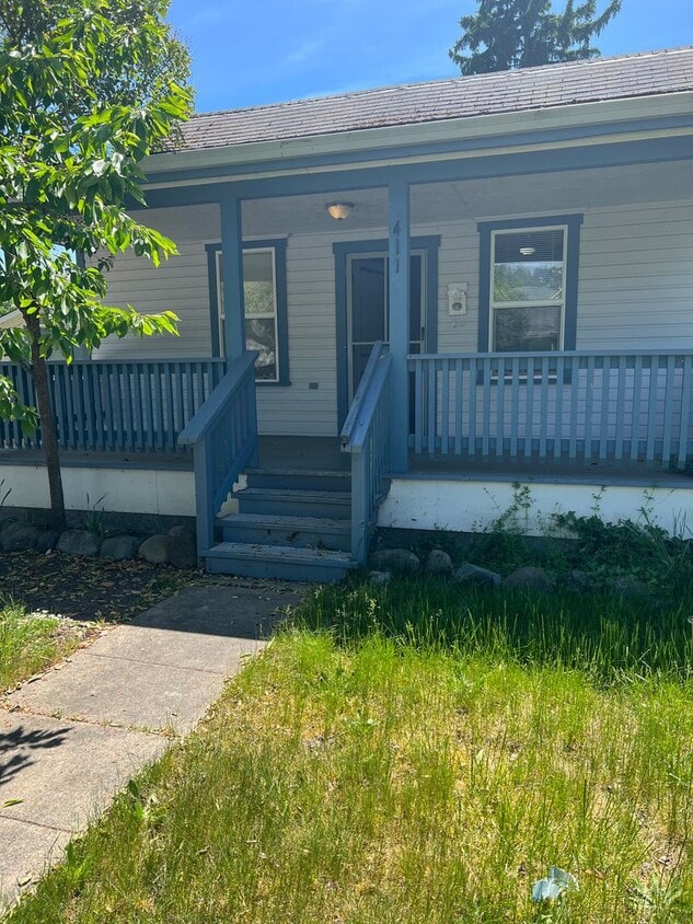 Foto principal - 2BED 1BATH - FENCED YARD, WASHER DRYER HOOKUP, STORAGE SHED, NEAR DOWNTOWN