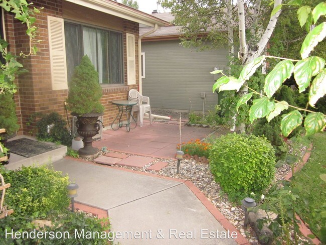 Building Photo - 789 Essex Dr