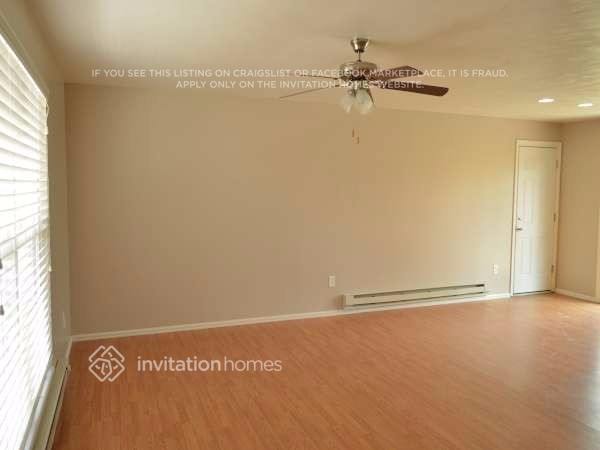 Foto del edificio - 11156 Forest Ave