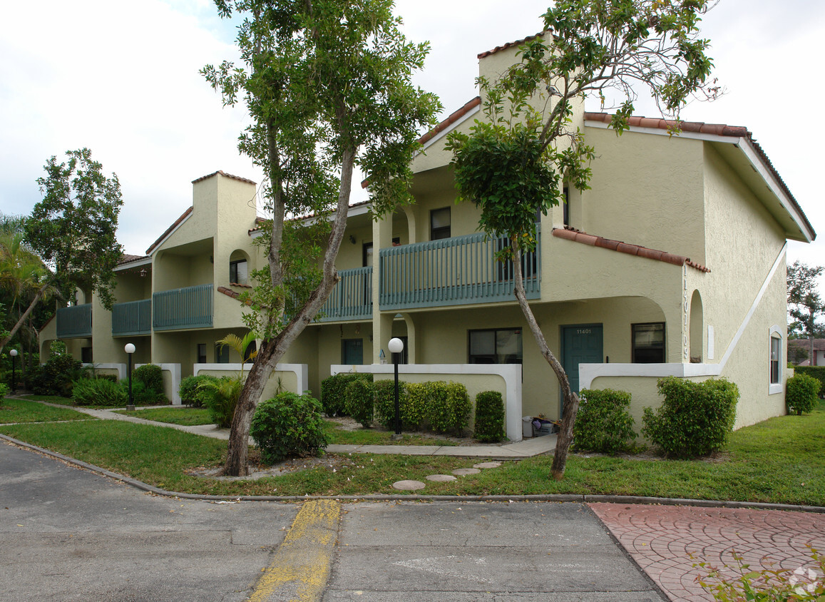 Foto del edificio - Royal Palm Townhomes