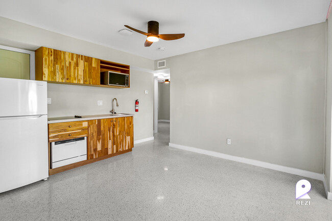 Building Photo - 750 SW 5th St