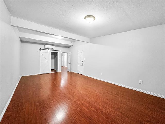 Foto del edificio - 8802 Deerwood Dr