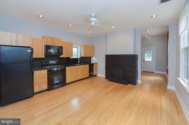 Foto del edificio - 433 W School House Ln