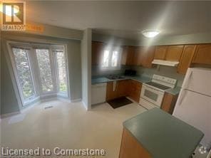 Building Photo - 302 College Ave W