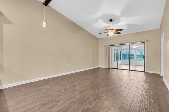 Foto del edificio - 3203 Charter Club Dr
