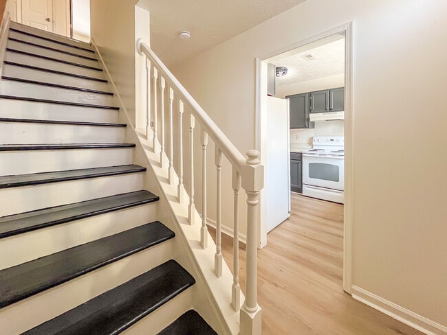 Foto del edificio - 22 Fox Hill Dr