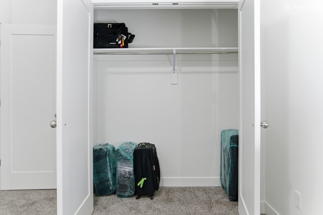 Building Photo - 193 300 E