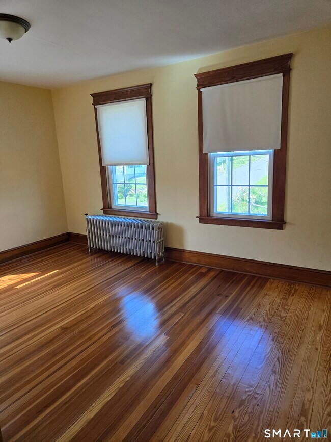 Building Photo - 158 Martone St