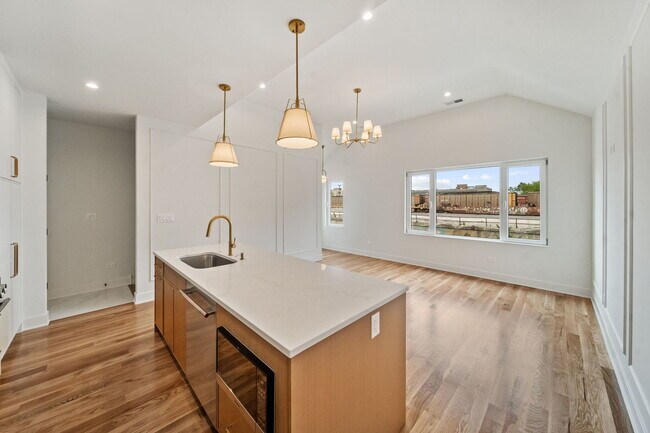 Foto del edificio - 1355 W 16th St
