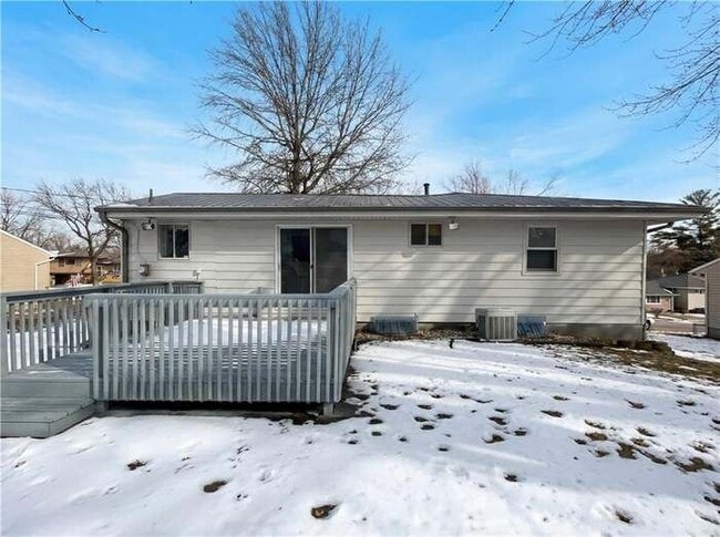 Building Photo - 5342 N Palmer Ave