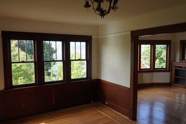 Building Photo - 925 Bridgeway