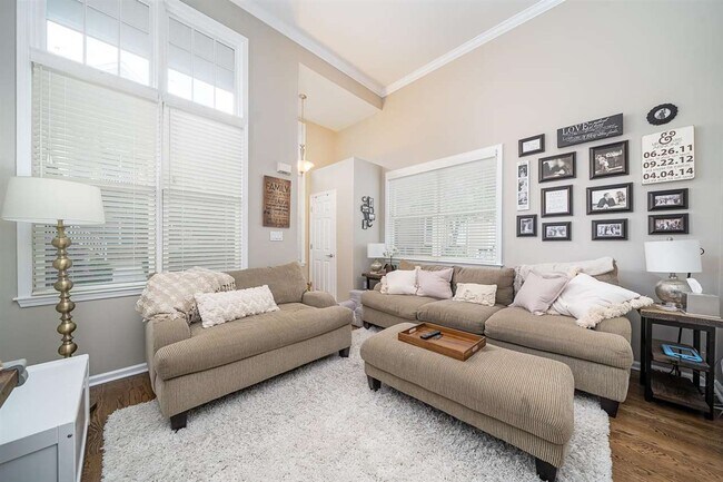 Foto del edificio - 368 Kingston Ct