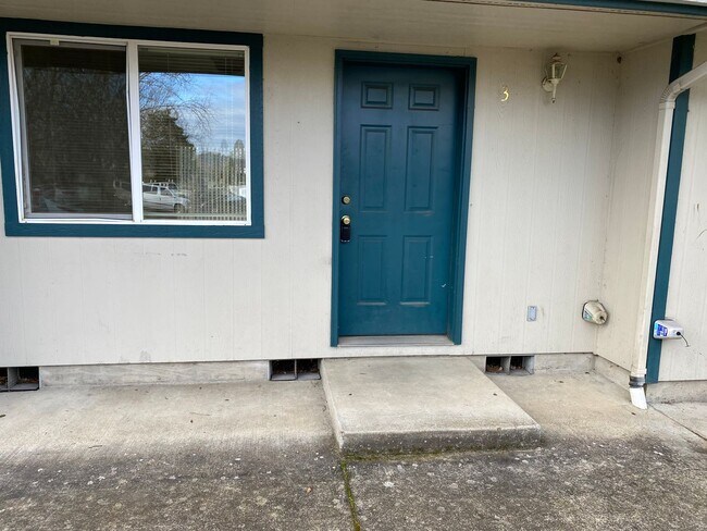 Foto del edificio - Remodeled 2 Bed 1.5 bath Springfield apartment