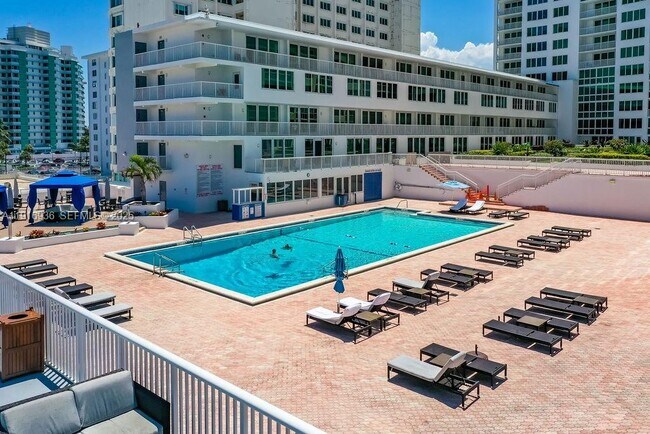 Foto del edificio - 5401 Collins Ave