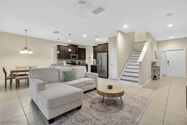 Building Photo - 10825 Alvara Way