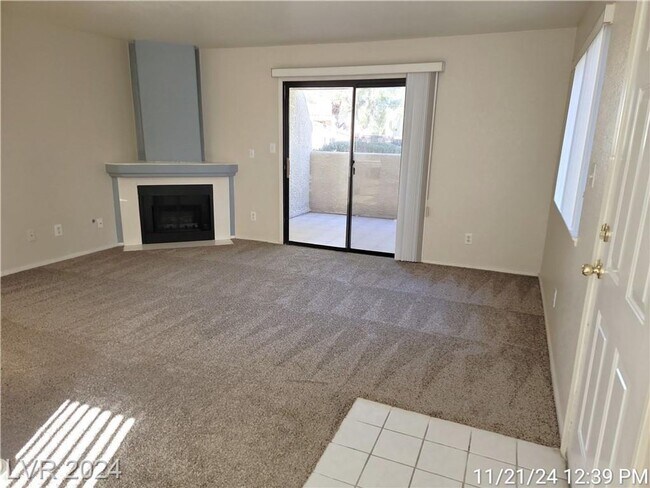 Foto del edificio - CUTE 1st FLOOR HENDERSON CONDO!