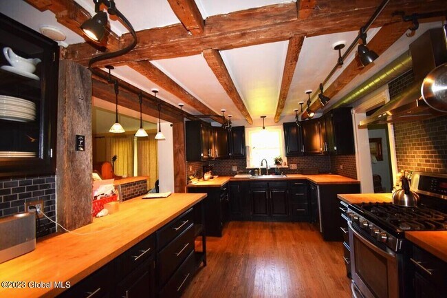 Foto del edificio - 81 Plank Rd