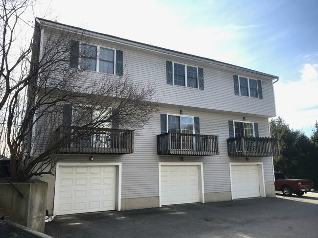 Building Photo - 41 N Moger Ave
