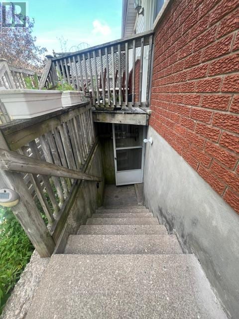 Building Photo - 166 St Lawrence Dr