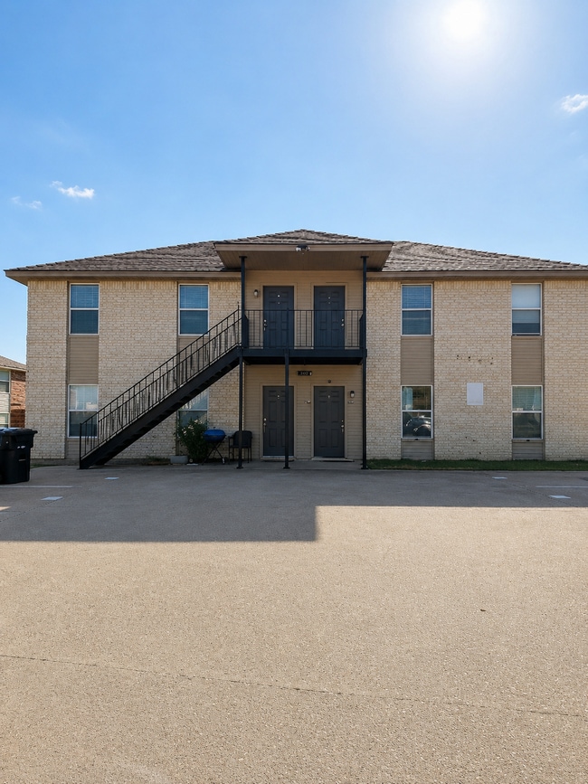 Building Photo - 1704 Spring Rose Cir