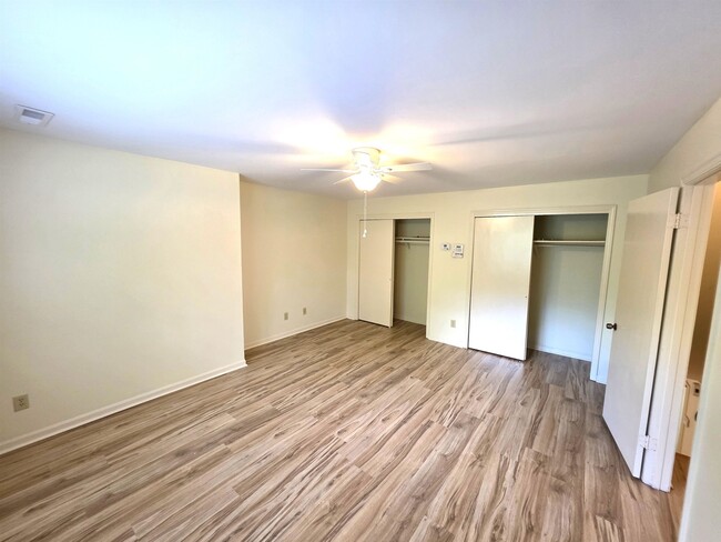 Building Photo - 363 S Fenwick Rd