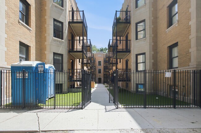 Building Photo - 2239.5 N Bissell St