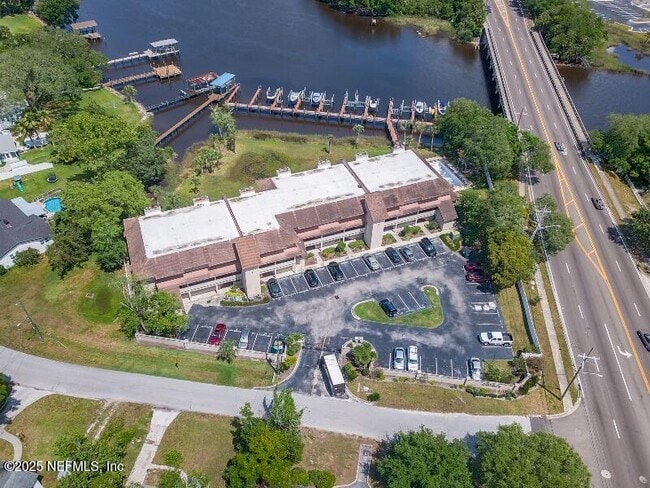 Building Photo - 1307 River Hills Cir E