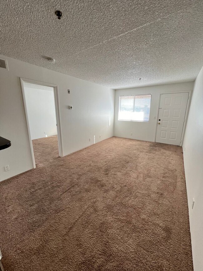 Building Photo - 1 Bedroom 1 Bathroom Condo unit Near Las Vegas Strip!
