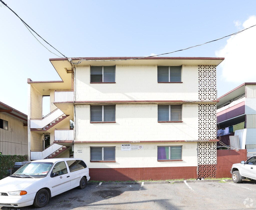 Building Photo - 2021 Wilcox Ln